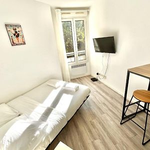 Studio Lit King-Size