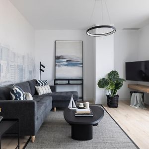 Appartement à 3 Chambres à Coucher aux Étages Supérieurs