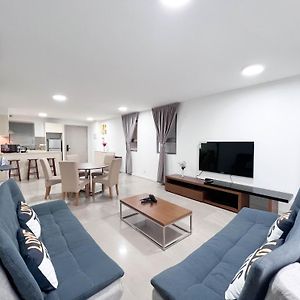 Appartement à 3 Chambres à Coucher