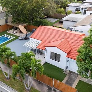 Luxury Retreat 3B ,2Ba Pool , Coral Gables Center