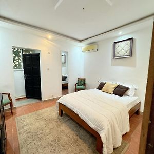Studio Lit King-Size