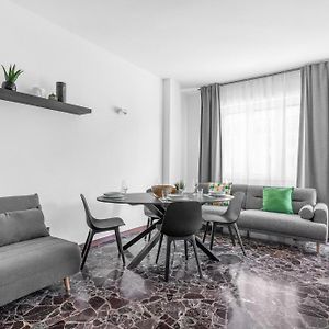 Appartement à 2 Chambres à Coucher