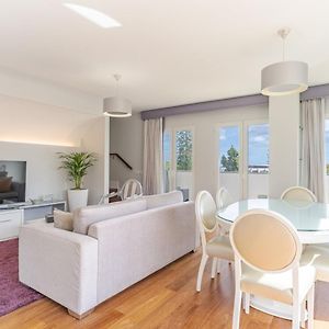 Appartement de Luxe à 2 Chambres à Coucher