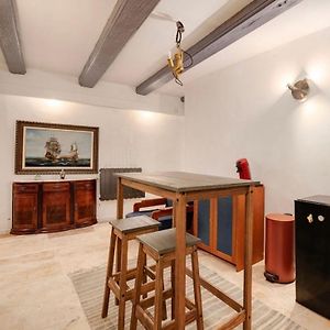 Rent Big Room With Breakfast Free In Old City