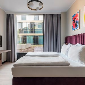 Chambre Accessible aux Personnes à Mobilité Réduite Moyenne Lit King-Size