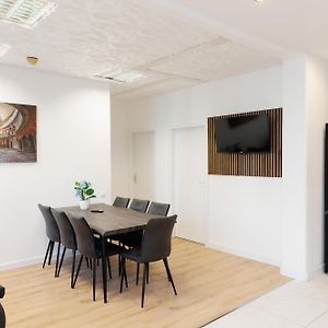 Appartement à 5 Chambres à Coucher