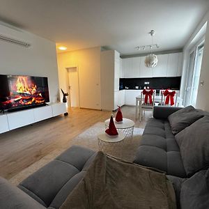 Ba Apartment With Free Garage Parking, Huge Outside Area