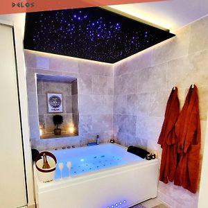 - La Suite Delos - Jacuzzi 2 Places - Centre Ville A Pied - Lit Queen Size - Parking Privee - Wifi - City Center Within Walking Distance -