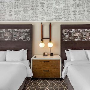 Chambre Lit Queen-Size avec Accès aux Personnes Handicapées