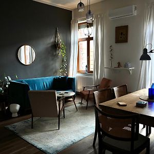 D7 Apartment