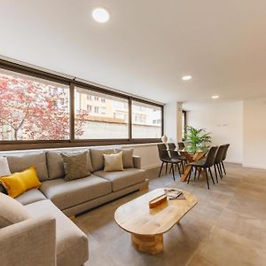 Bravissimo Turbau Entresol B, With 3 Bedrooms