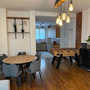 Appartement à 2 Chambres à Coucher