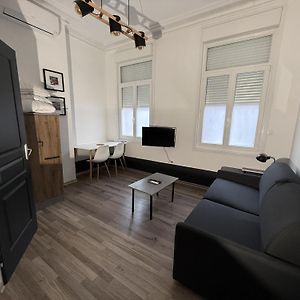 Studio Lit King-Size