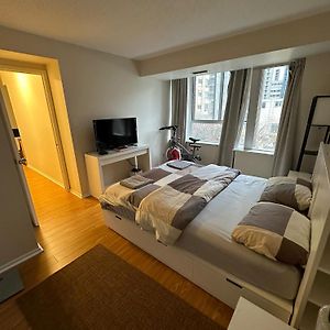 Best Location In Downtown- Walking To Eaton Centre, Nathan Phillips Square, Yonge-Dundas, Ikea,Transit