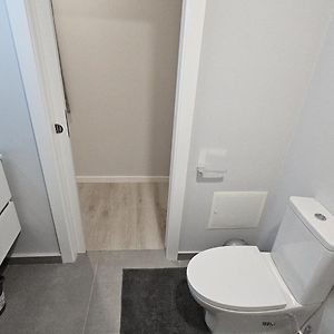 Studio Lit Queen-Size