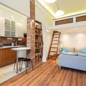 Rumbach Studio With Mezzanine
