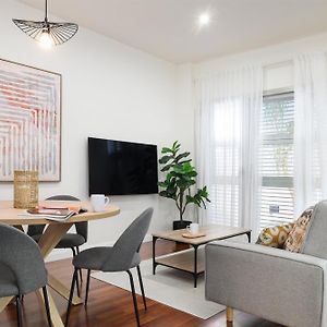 Urban Oasis Apartment With Pool & Free Parking