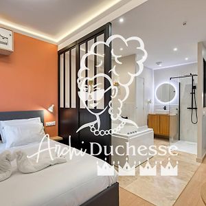 Studio Lit King-Size