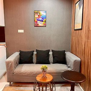 Studio Lit King-Size