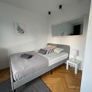 Superapart Zelazna 83-85