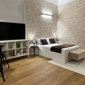 No Name Prestige Apartment