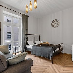 Chocimska Studio - Top Location, Tram&Shops Nearby - By Rentujemy