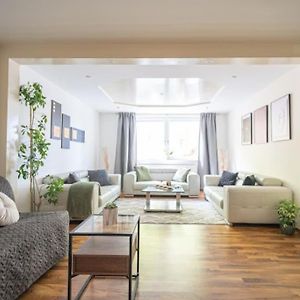 Appartement à 2 Chambres à Coucher