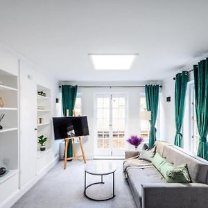 Liverpool Street Apartment