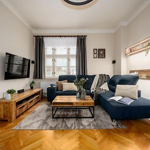 Appartement à 2 Chambres à Coucher