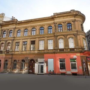 Spacious Basic Home In The City Center