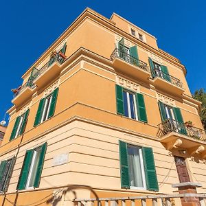 Elegantis Des Artistes Apartment