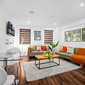 New Styled Beautifully Birmingham City One Bed Apartment Sleeps Up To 4 People