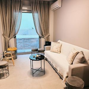 Minimal 2Bd Apartment In Thisio
