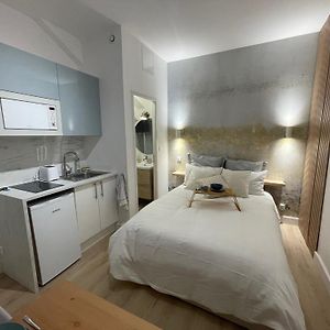 Studio Lit King-Size