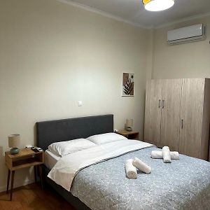 Petralona Modern Apartment