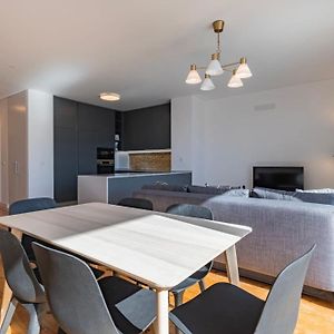 Appartement à 2 Chambres à Coucher