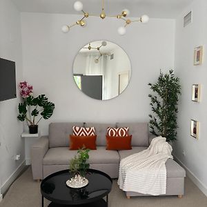 Menaleka'S House 7