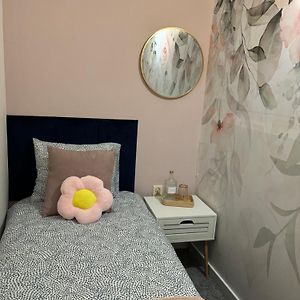 Shespace Apartrooms