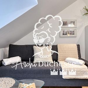 Studio Lit Queen-Size