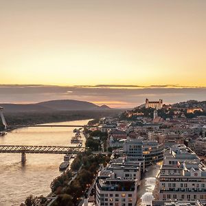 Premium Suite, River & Old Town View,Free Parking