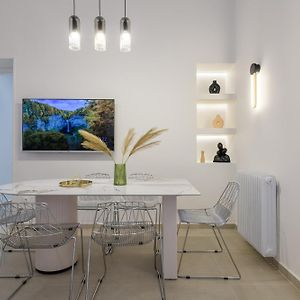 Koukaki Cielo Villa10 -Pvt Yard 3Br 8Ppl -10Min Metro Acropolis