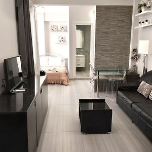 Minimal Downtown Apartment A By Mps