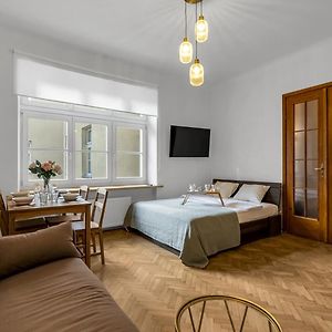 Mokotow Studio - Top Location, Tram&Shops Nearby - By Rentujemy