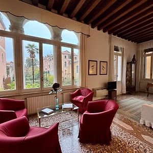 Appartement à 3 Chambres à Coucher