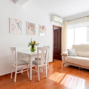 Appartement à 3 Chambres à Coucher aux Étages Supérieurs