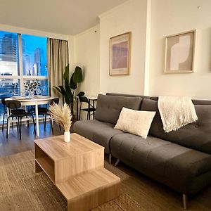 Stunning Skyline Views In A Cozy And Stylish Abode