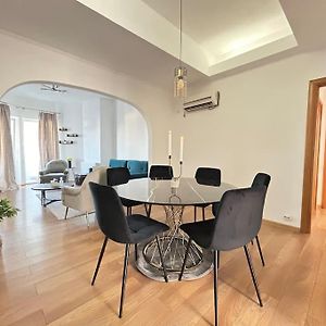 Appartement de Luxe à 2 Chambres à Coucher