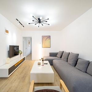 Appartement à 3 Chambres à Coucher