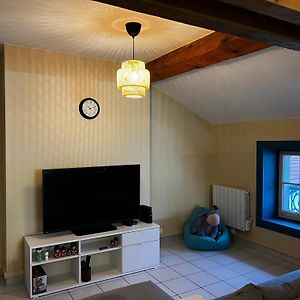 Studio Lit King-Size