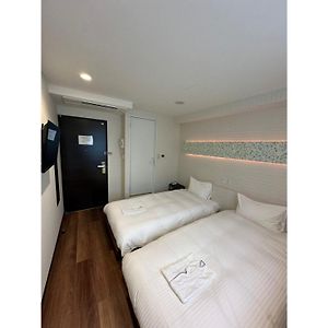 Studio Lit Queen-Size